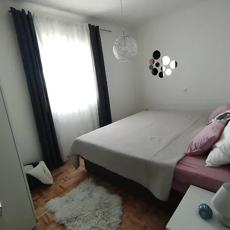 Βίλα Kuca Za Odmor M&j S Grijanim Bazenom *
