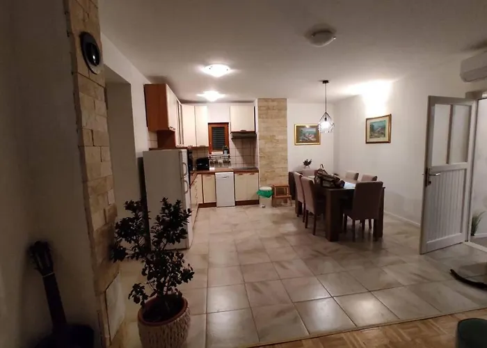 Kuca Za Odmor M&j S Grijanim Bazenom