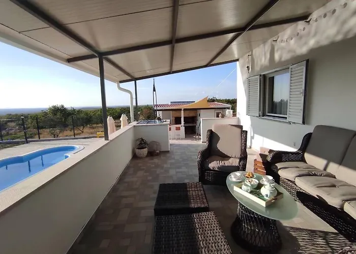 Kuca Za Odmor M&j S Grijanim Bazenom *