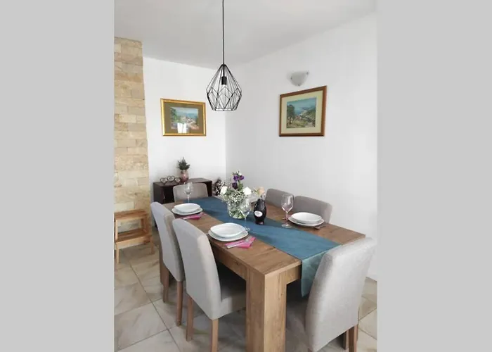 Kuca Za Odmor M&j S Grijanim Bazenom *