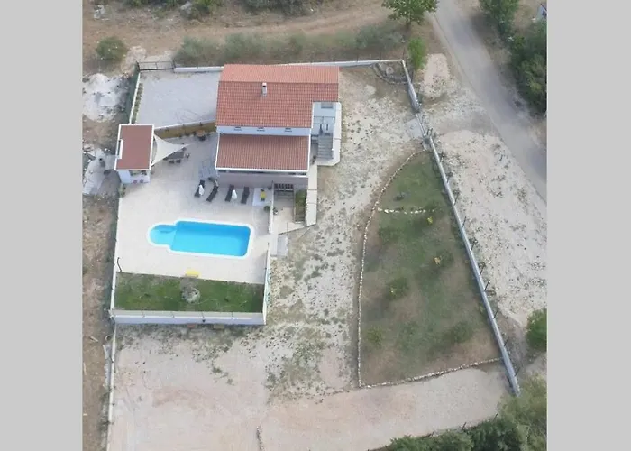 Kuca Za Odmor M&j S Grijanim Bazenom * Бенковац