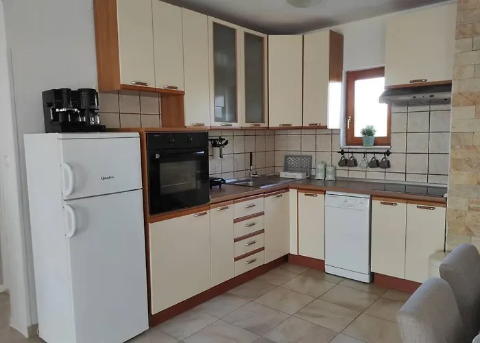 Вилла Kuca Za Odmor M&j S Grijanim Bazenom Бенковац