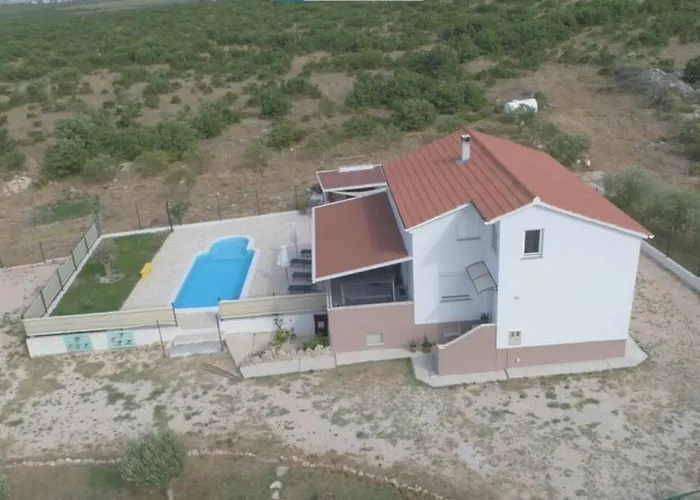 Kuca Za Odmor M&j S Grijanim Bazenom Вилла *