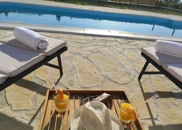 Kuca Za Odmor M&j S Grijanim Bazenom