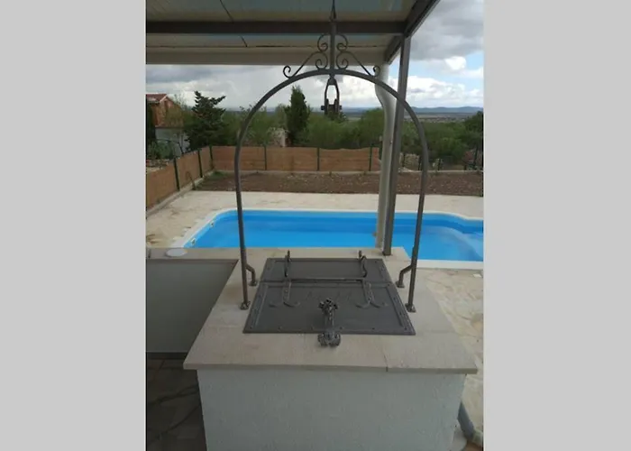 Kuca Za Odmor M&j S Grijanim Bazenom