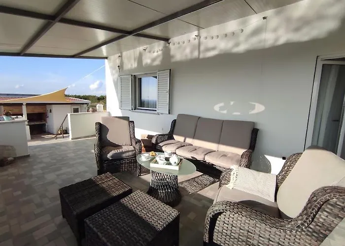 Kuca Za Odmor M&j S Grijanim Bazenom Бенковац