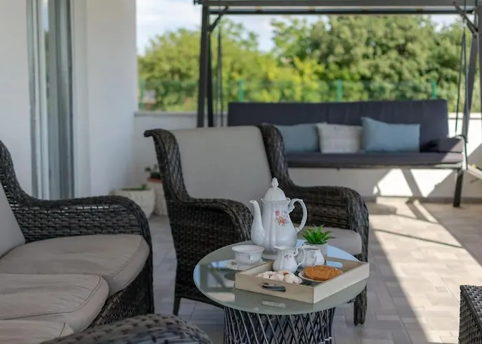 Вилла Kuca Za Odmor M&j S Grijanim Bazenom Бенковац