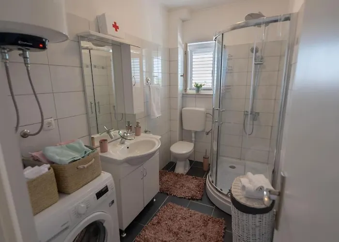 Kuca Za Odmor M&j S Grijanim Bazenom Вилла Бенковац