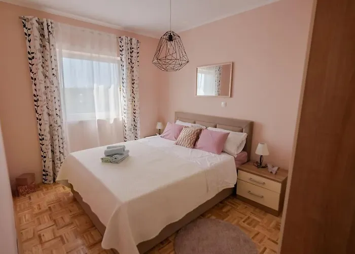 Вилла Kuca Za Odmor M&j S Grijanim Bazenom Бенковац