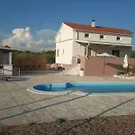 Kuca Za Odmor M&j S Grijanim Bazenom بنكوفاتش