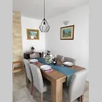 Kuca Za Odmor M&j S Grijanim Bazenom *
