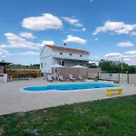 Kuca Za Odmor M&j S Grijanim Bazenom * بنكوفاتش