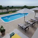 فيلة Kuca Za Odmor M&j S Grijanim Bazenom *