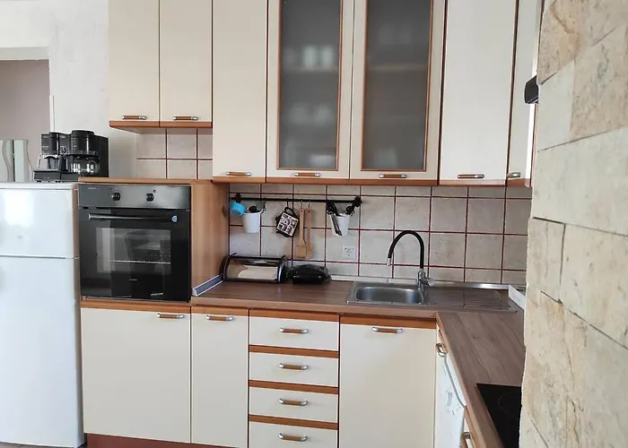 Kuca Za Odmor M&j S Grijanim Bazenom *