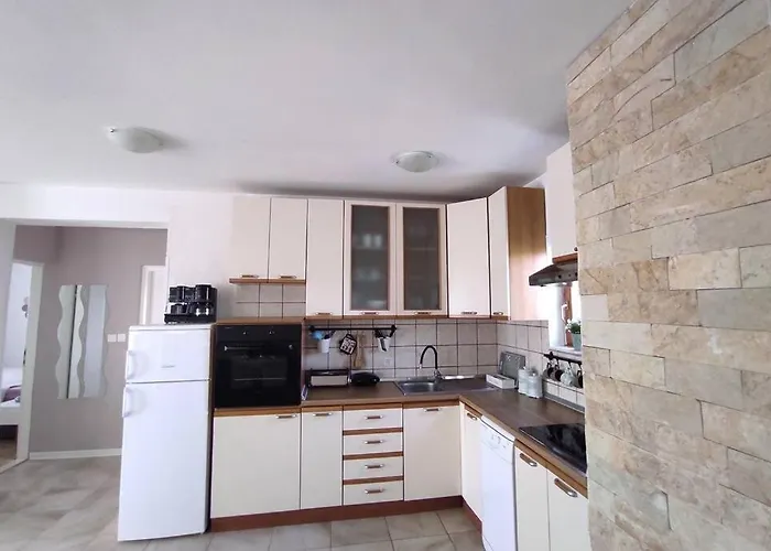 Kuca Za Odmor M&j S Grijanim Bazenom