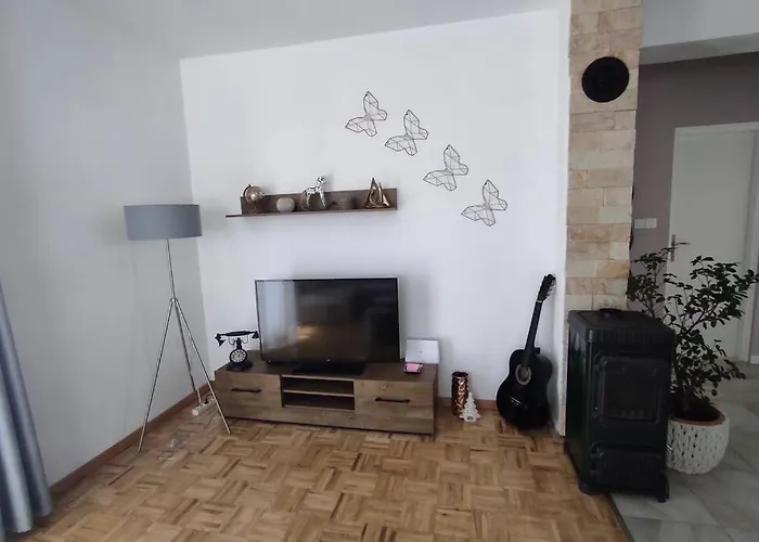 Kuca Za Odmor M&j S Grijanim Bazenom